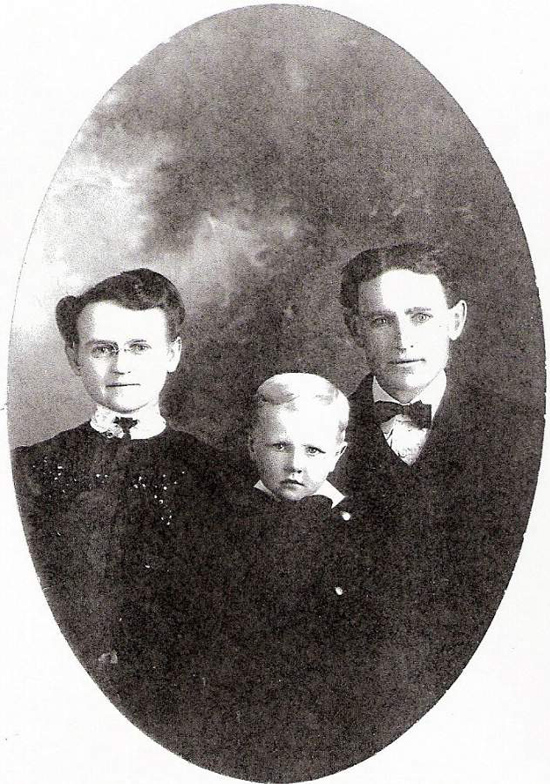 Lee Willey With His Parents, Date Unknown